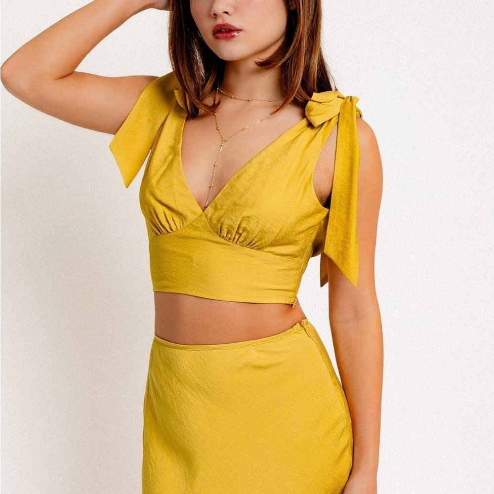 Le Lis V-Neck back Tie Crop Top & Bias Maxi Skirt Set - Picture 6 of 11